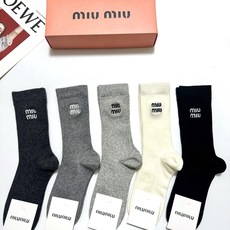 配包装 🌟【一盒5 双】 🌟缪缪 miumiu 经典刺绣字母logo 混纺中筒袜 ,软糯亲肤,ins超火爆配色 , 配包装 🌟【一盒5 双】 🌟缪缪 miumiu 经典刺绣字母logo 混纺中筒袜 ,软糯亲肤,ins超火爆配色 ,
