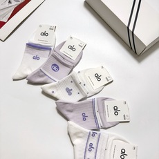 配包装 🌟【一盒5 双】 🌟alo 经典字母logo纯棉短袜 中筒袜 ,ins超火爆红人同款,精美纯棉 面料,潮人必备 配包装 🌟【一盒5 双】 🌟alo 经典字母logo纯棉短袜 中筒袜 ,ins超火爆红人同款,精美纯棉 面料,潮人必备