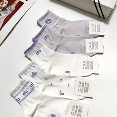 配包装 🌟【一盒5 双】 🌟alo 经典字母logo纯棉短袜 中筒袜 ,ins超火爆红人同款,精美纯棉 面料,潮人必备 配包装 🌟【一盒5 双】 🌟alo 经典字母logo纯棉短袜 中筒袜 ,ins超火爆红人同款,精美纯棉 面料,潮人必备