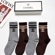 配包装 🌟【一盒 4 双】 🌟Chanel 香奈儿 经典字母 logo羊绒 中筒袜 !超级软糯亲肤! 🌟ins爆款! 配包装 🌟【一盒 4 双】 🌟Chanel 香奈儿 经典字母 logo羊绒 中筒袜 !超级软糯亲肤! 🌟ins爆款!