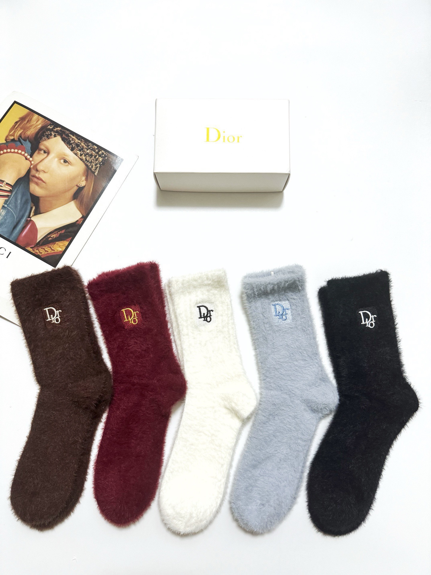 配包装 🌟【一盒5 双】 🌟Dior 迪奥 欧美大牌 经典字母 logo 水貂绒中筒袜 !超级软糯亲肤! 🌟ins爆款 配包装 🌟【一盒5 双】 🌟Dior 迪奥 欧美大牌 经典字母 logo 水貂绒中筒袜 !超级软糯亲肤! 🌟ins爆款