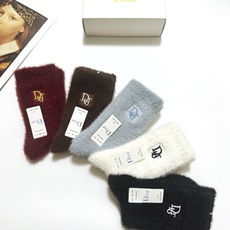 配包装 🌟【一盒5 双】 🌟Dior 迪奥 欧美大牌 经典字母 logo 水貂绒中筒袜 !超级软糯亲肤! 🌟ins爆款 配包装 🌟【一盒5 双】 🌟Dior 迪奥 欧美大牌 经典字母 logo 水貂绒中筒袜 !超级软糯亲肤! 🌟ins爆款