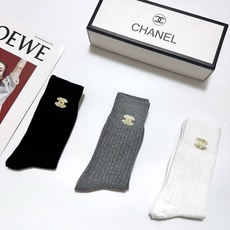 配包装 🌟【一盒3 双】 🌟 Chanel 香奈儿 经典字母logo纯棉 中筒袜 🌟经典配色个性时尚 🌟ins爆款! 配包装 🌟【一盒3 双】 🌟 Chanel 香奈儿 经典字母logo纯棉 中筒袜 🌟经典配色个性时尚 🌟ins爆款!