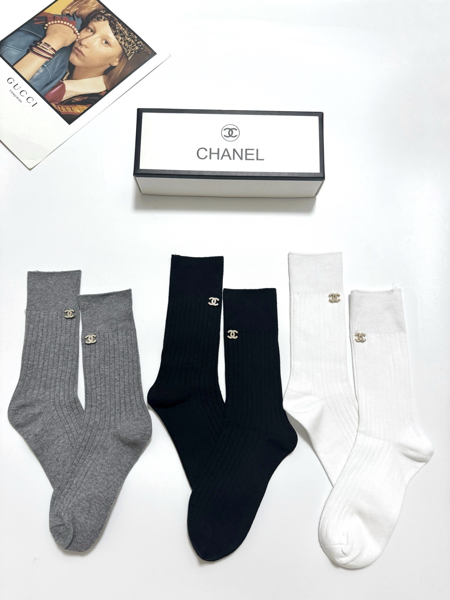 配包装 🌟【一盒3 双】 🌟Chanel 香奈儿 经典字母logo 纯棉中筒袜 小腿袜  🌟ins爆款！专柜在售ing 
