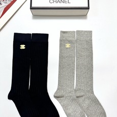 配包装 🌟【一盒2 双】 🌟Chanel 香奈儿 经典双C字母logo纯棉长筒袜 小腿袜 🌟ins爆款!专柜在售ing 配包装 🌟【一盒2 双】 🌟Chanel 香奈儿 经典双C字母logo纯棉长筒袜 小腿袜 🌟ins爆款!专柜在售ing