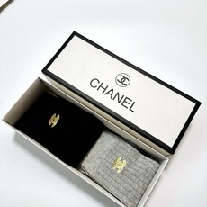 配包装 🌟【一盒2 双】 🌟Chanel 香奈儿 经典双C字母logo纯棉长筒袜 小腿袜 🌟ins爆款!专柜在售ing 配包装 🌟【一盒2 双】 🌟Chanel 香奈儿 经典双C字母logo纯棉长筒袜 小腿袜 🌟ins爆款!专柜在售ing