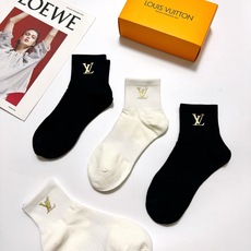 配包装 🌟【一盒4双】 🌟LV 路易威登 经典字母logo 纯棉中筒袜 经典纯色短袜 🌟ins爆款!专柜在售ing 🌟原 配包装 🌟【一盒4双】 🌟LV 路易威登 经典字母logo 纯棉中筒袜 经典纯色短袜 🌟ins爆款!专柜在售ing 🌟原