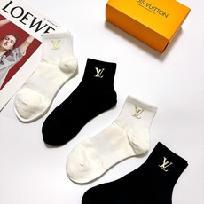 配包装 🌟【一盒4双】 🌟LV 路易威登 经典字母logo 纯棉中筒袜 经典纯色短袜 🌟ins爆款!专柜在售ing 🌟原 配包装 🌟【一盒4双】 🌟LV 路易威登 经典字母logo 纯棉中筒袜 经典纯色短袜 🌟ins爆款!专柜在售ing 🌟原
