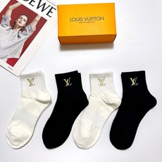 配包装 🌟【一盒4双】 🌟LV 路易威登 经典字母logo 纯棉中筒袜 经典纯色短袜 🌟ins爆款!专柜在售ing 🌟原 配包装 🌟【一盒4双】 🌟LV 路易威登 经典字母logo 纯棉中筒袜 经典纯色短袜 🌟ins爆款!专柜在售ing 🌟原