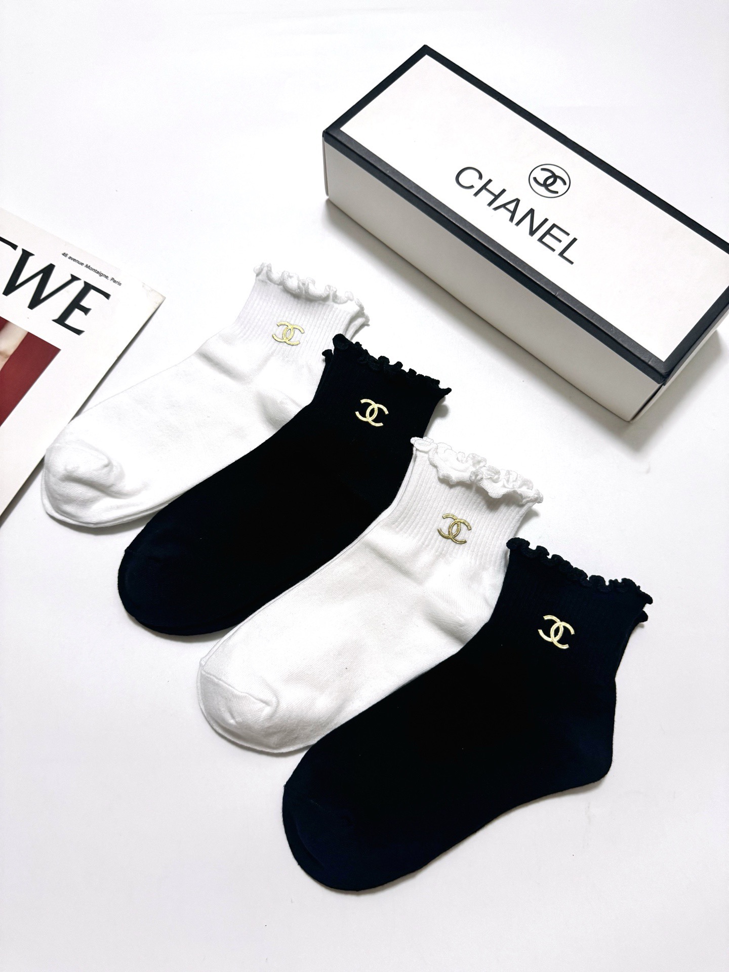 配包装 🌟【一盒4 双】 🌟Chanel 香奈儿 经典字母logo 透气纯棉花边短筒袜 ,ins超火爆红人同款,精美 配包装 🌟【一盒4 双】 🌟Chanel 香奈儿 经典字母logo 透气纯棉花边短筒袜 ,ins超火爆红人同款,精美