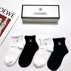 配包装 🌟【一盒4 双】 🌟Chanel 香奈儿 经典字母logo 透气纯棉花边短筒袜 ,ins超火爆红人同款,精美 配包装 🌟【一盒4 双】 🌟Chanel 香奈儿 经典字母logo 透气纯棉花边短筒袜 ,ins超火爆红人同款,精美