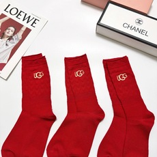配包装 🌟【一盒3双】 🌟UGG 经典字母 logo刺绣羊毛 混纺中筒袜 !超级软糯亲肤! 🌟ins爆款!专柜在售in 配包装 🌟【一盒3双】 🌟UGG 经典字母 logo刺绣羊毛 混纺中筒袜 !超级软糯亲肤! 🌟ins爆款!专柜在售in