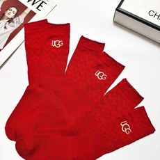 配包装 🌟【一盒3双】 🌟UGG 经典字母 logo刺绣羊毛 混纺中筒袜 !超级软糯亲肤! 🌟ins爆款!专柜在售in 配包装 🌟【一盒3双】 🌟UGG 经典字母 logo刺绣羊毛 混纺中筒袜 !超级软糯亲肤! 🌟ins爆款!专柜在售in