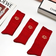 配包装 🌟【一盒3双】 🌟UGG 经典字母 logo刺绣羊毛 混纺中筒袜 !超级软糯亲肤! 🌟ins爆款!专柜在售in 配包装 🌟【一盒3双】 🌟UGG 经典字母 logo刺绣羊毛 混纺中筒袜 !超级软糯亲肤! 🌟ins爆款!专柜在售in