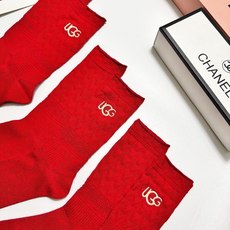 配包装 🌟【一盒3双】 🌟UGG 经典字母 logo刺绣羊毛 混纺中筒袜 !超级软糯亲肤! 🌟ins爆款!专柜在售in 配包装 🌟【一盒3双】 🌟UGG 经典字母 logo刺绣羊毛 混纺中筒袜 !超级软糯亲肤! 🌟ins爆款!专柜在售in