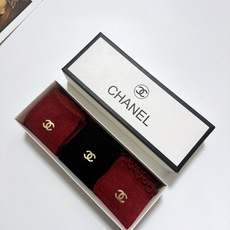 爆款回货 配包装 🌟【一盒3 双】 🌟Chanel 香奈儿 经典字母 logo羊毛 中筒袜 !超级软糯亲肤! 🌟in 爆款回货 配包装 🌟【一盒3 双】 🌟Chanel 香奈儿 经典字母 logo羊毛 中筒袜 !超级软糯亲肤! 🌟in
