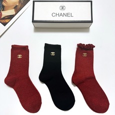 爆款回货 配包装 🌟【一盒3 双】 🌟Chanel 香奈儿 经典字母 logo羊毛 中筒袜 !超级软糯亲肤! 🌟in 爆款回货 配包装 🌟【一盒3 双】 🌟Chanel 香奈儿 经典字母 logo羊毛 中筒袜 !超级软糯亲肤! 🌟in