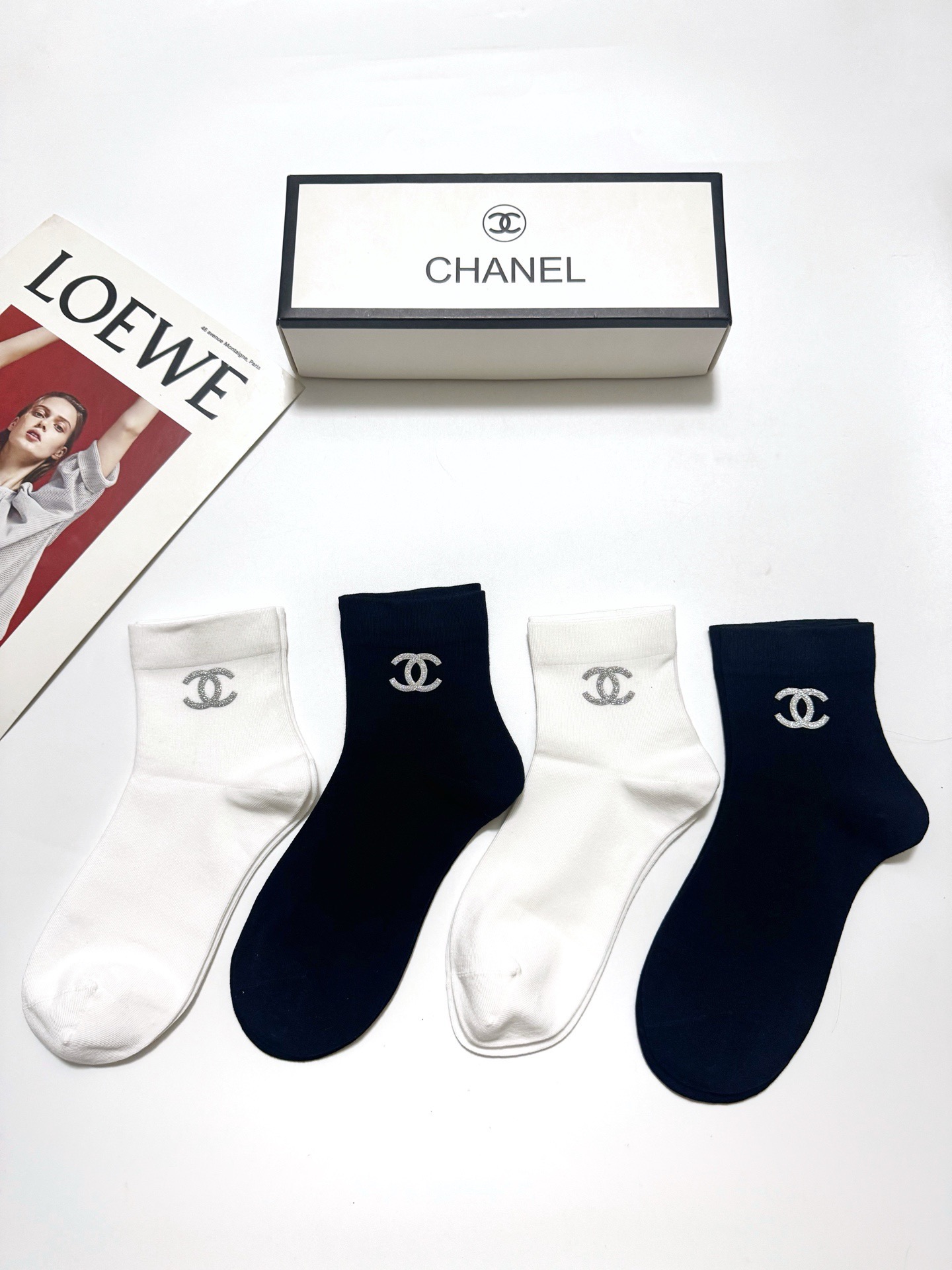 配包装 🌟【一盒4 双】 🌟Chanel 香奈儿 经典字母logo 透气纯棉中筒袜  ，重工配饰，ins超火爆红人同款，