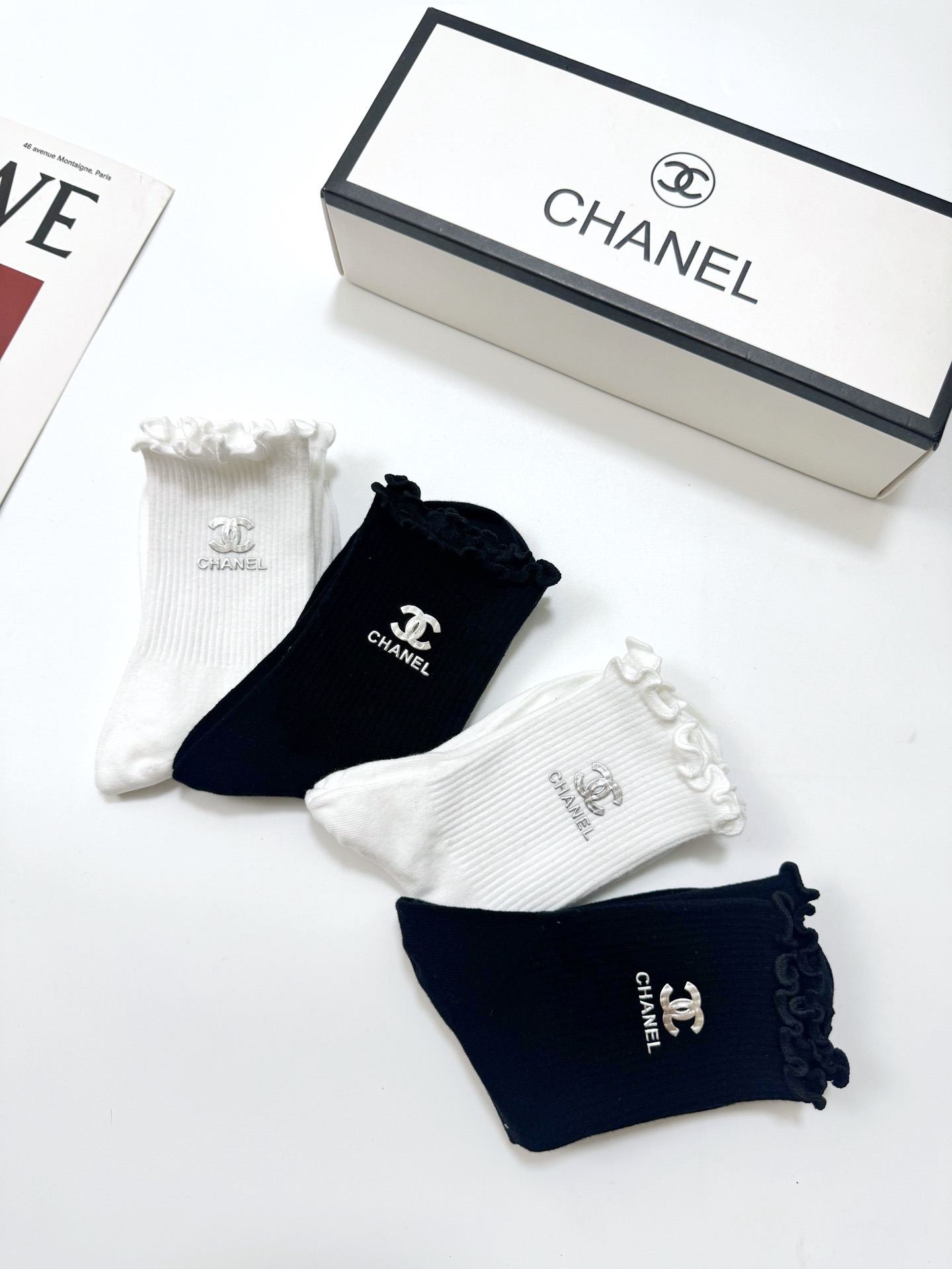 配包装 🌟【一盒4双】 🌟Chanel 香奈儿 经典纯色 字母logo 纯棉木耳边中筒袜  🌟ins爆款！专柜在售ing