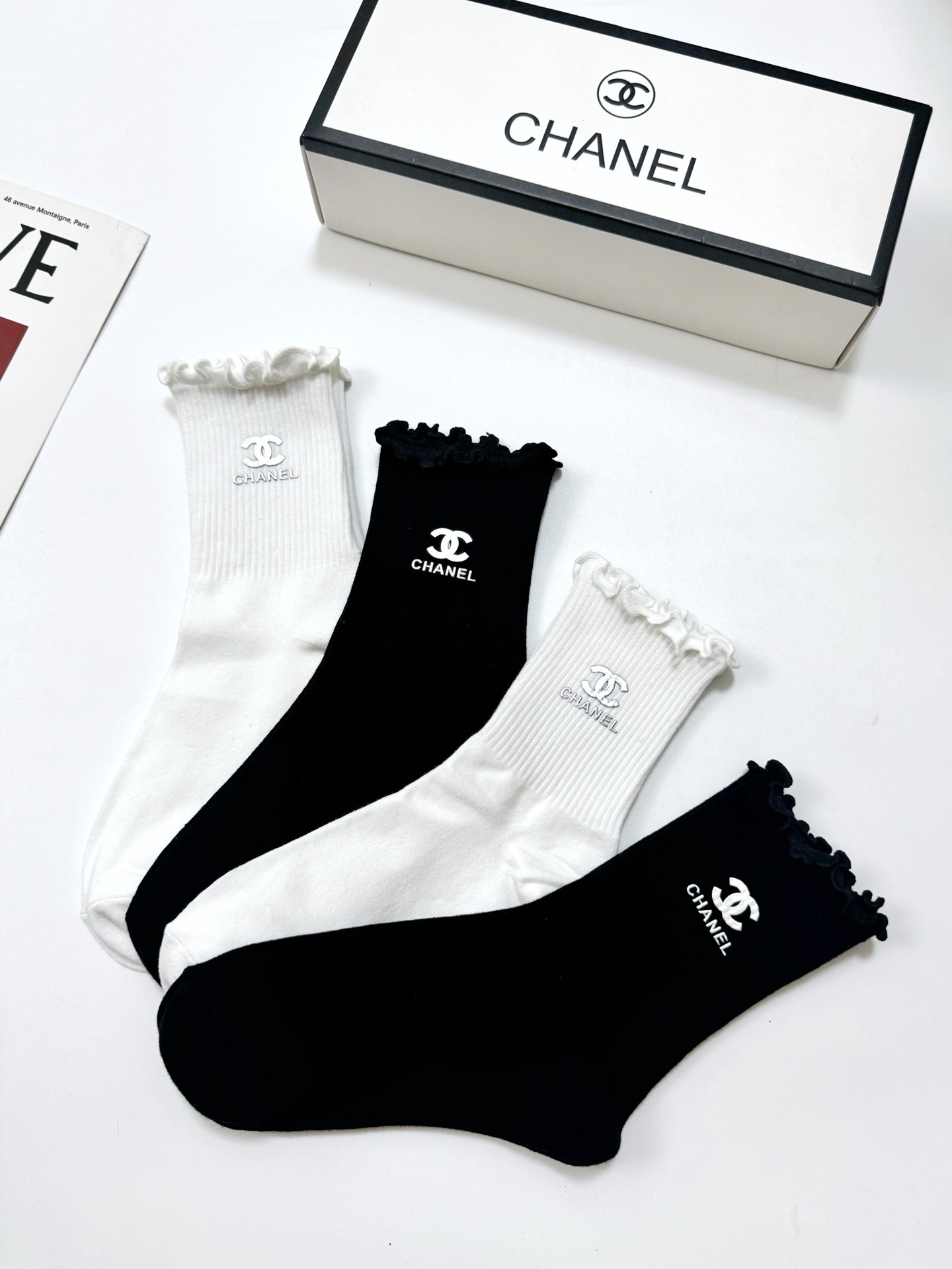 配包装 🌟【一盒4双】 🌟Chanel 香奈儿 经典纯色 字母logo 纯棉木耳边中筒袜  🌟ins爆款！专柜在售ing