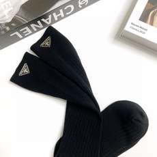 配包装 🌟【一盒一双】 🌟Prada 普拉达 经典字母logo纯棉长筒袜 小腿袜 🌟重工装饰个性时尚 🌟ins爆款!专 配包装 🌟【一盒一双】 🌟Prada 普拉达 经典字母logo纯棉长筒袜 小腿袜 🌟重工装饰个性时尚 🌟ins爆款!专