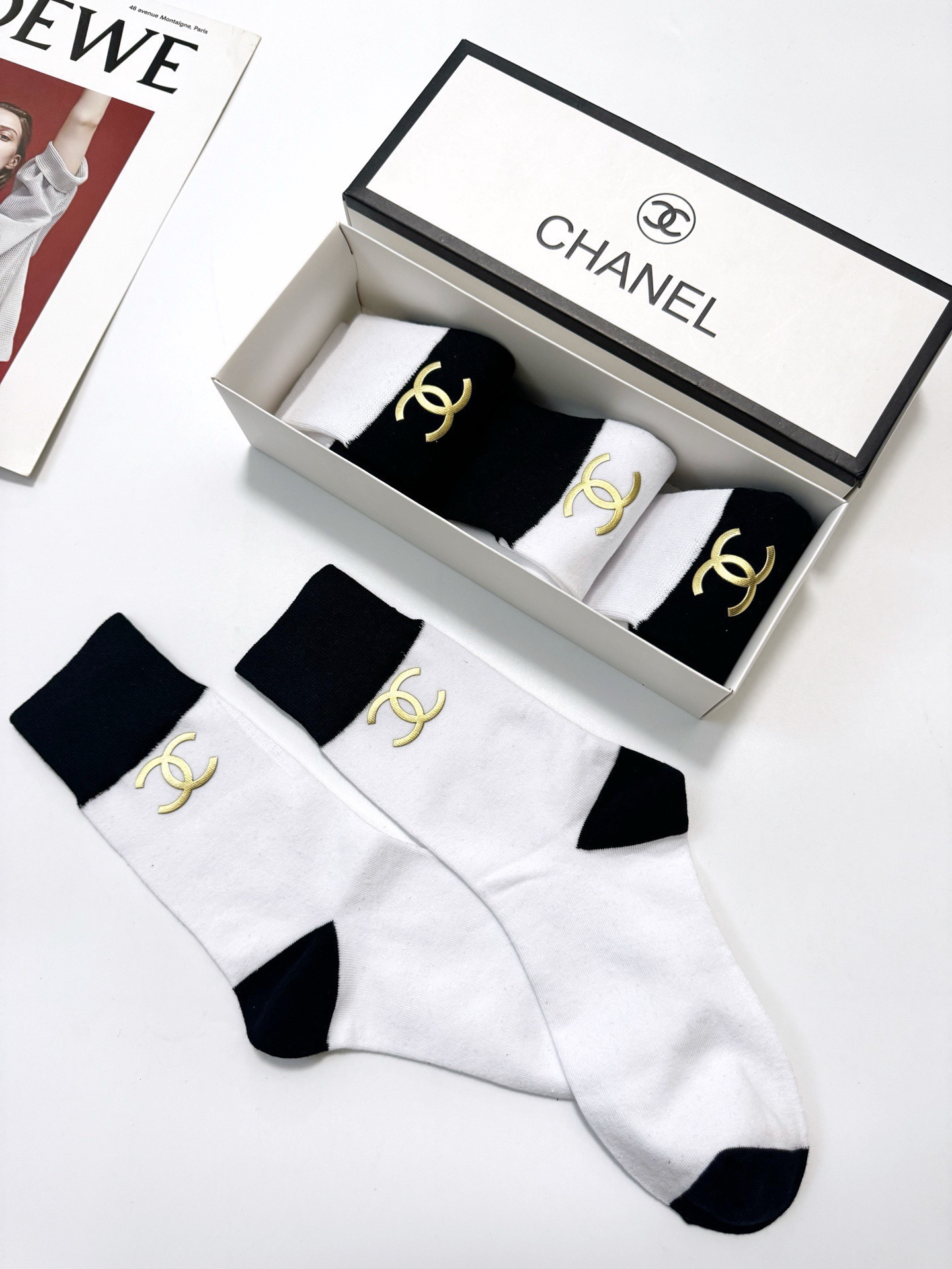 配包装 🌟【一盒4 双】 🌟Chanel香奈儿 欧美大牌 经典字母 logo纯棉 中筒袜   🌟ins爆款！专柜在售in