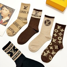 配包装 🌟【一盒5双】 🌟LV 路易威登 经典字母logo 纯棉中筒袜 ,ins超火爆短袜,纯棉面料,潮人必备 , 配包装 🌟【一盒5双】 🌟LV 路易威登 经典字母logo 纯棉中筒袜 ,ins超火爆短袜,纯棉面料,潮人必备 ,