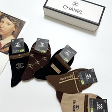 配包装 🌟【一盒5 双】 🌟Chanel 香奈儿 经典字母 logo短袜 !纯棉面料软糯亲肤! 🌟ins爆款!专柜在售 配包装 🌟【一盒5 双】 🌟Chanel 香奈儿 经典字母 logo短袜 !纯棉面料软糯亲肤! 🌟ins爆款!专柜在售