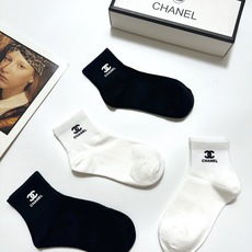 配包装 🌟【一盒4双】 🌟Chanel 香奈儿 经典字母logo 纯棉短筒袜 经典纯色短袜 🌟ins爆款!专柜在售ing 配包装 🌟【一盒4双】 🌟Chanel 香奈儿 经典字母logo 纯棉短筒袜 经典纯色短袜 🌟ins爆款!专柜在售ing