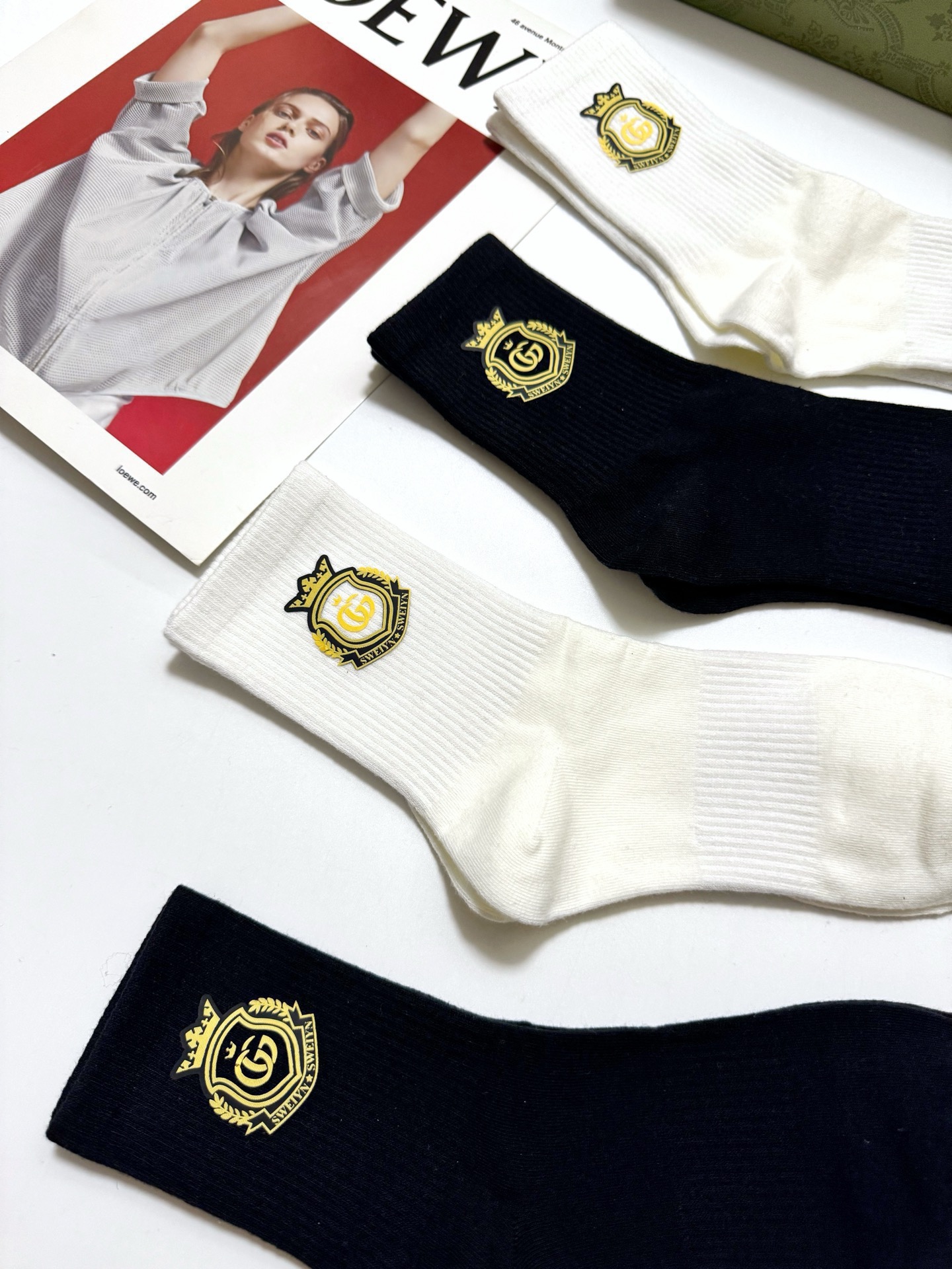 配包装 🌟【一盒4 双】 🌟Gucci 古琦 经典字母logo纯棉中筒袜 🌟ins爆款!专柜在售ing 🌟好看到爆炸 配包装 🌟【一盒4 双】 🌟Gucci 古琦 经典字母logo纯棉中筒袜 🌟ins爆款!专柜在售ing 🌟好看到爆炸