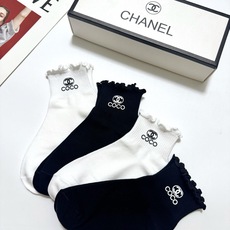 配包装 🌟【一盒4双】 🌟Chanel 香奈儿 经典字母logo 木耳边纯棉短筒袜经典纯色 🌟ins爆款!专柜在售ing 配包装 🌟【一盒4双】 🌟Chanel 香奈儿 经典字母logo 木耳边纯棉短筒袜经典纯色 🌟ins爆款!专柜在售ing