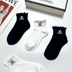 配包装 🌟【一盒4双】 🌟Chanel 香奈儿 经典字母logo 木耳边纯棉短筒袜经典纯色 🌟ins爆款!专柜在售ing 配包装 🌟【一盒4双】 🌟Chanel 香奈儿 经典字母logo 木耳边纯棉短筒袜经典纯色 🌟ins爆款!专柜在售ing