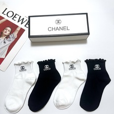 配包装 🌟【一盒4双】 🌟Chanel 香奈儿 经典字母logo 木耳边纯棉短筒袜经典纯色 🌟ins爆款!专柜在售ing 配包装 🌟【一盒4双】 🌟Chanel 香奈儿 经典字母logo 木耳边纯棉短筒袜经典纯色 🌟ins爆款!专柜在售ing