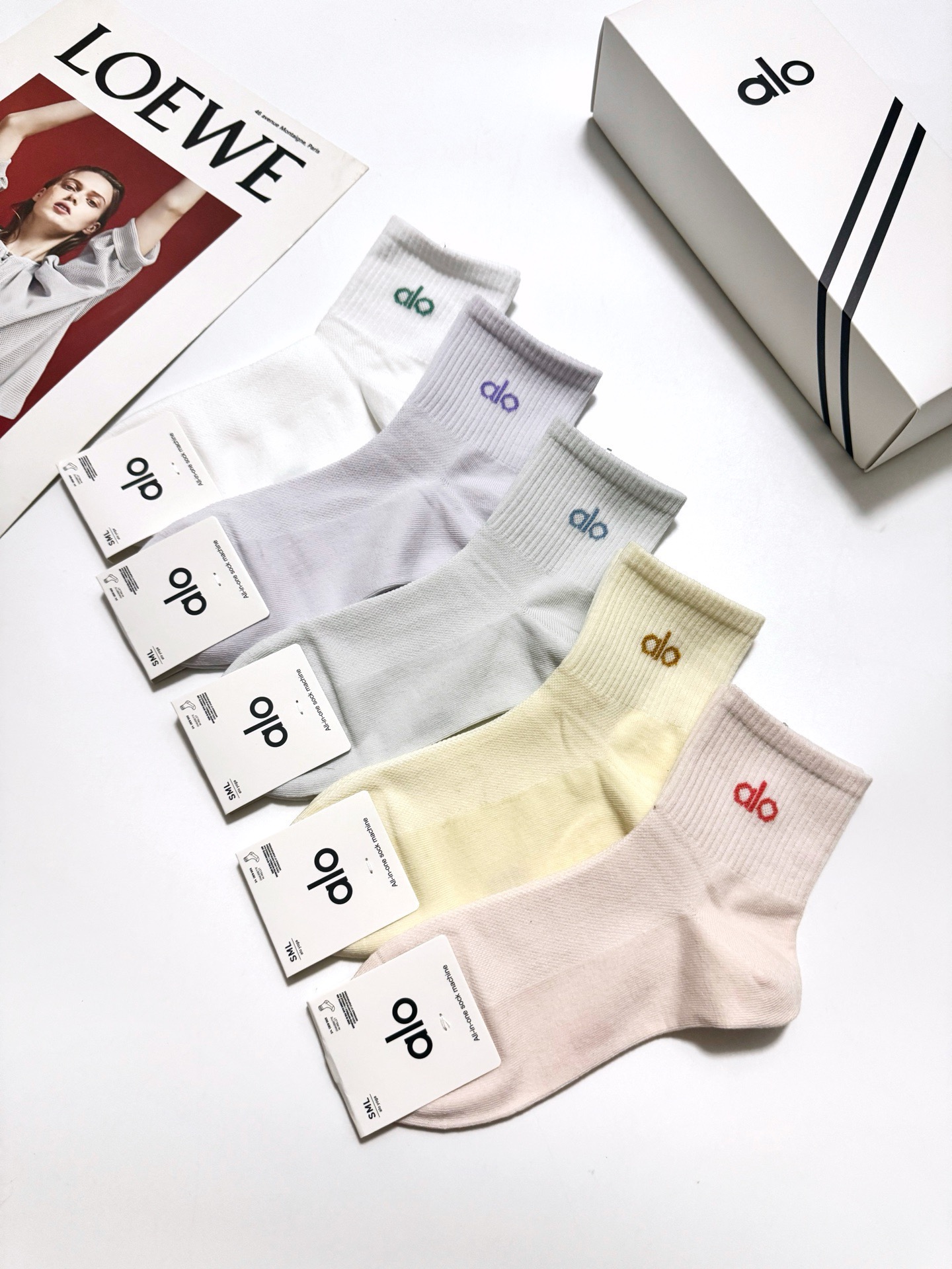配包装 🌟【一盒5 双】  🌟alo经典字母logo 纯棉 混纺网面 中筒袜   ，软糯亲肤，ins超火爆配色 ，潮人必