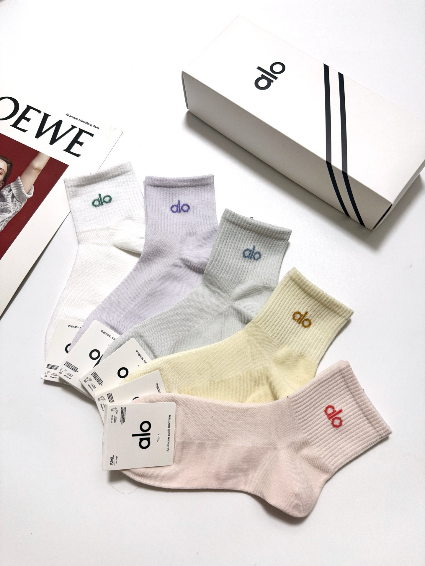 配包装 🌟【一盒5 双】  🌟alo经典字母logo 纯棉 混纺网面 中筒袜   ，软糯亲肤，ins超火爆配色 ，潮人必