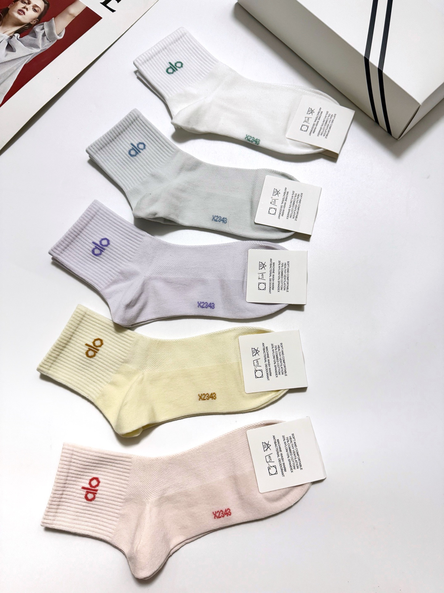 配包装 🌟【一盒5 双】  🌟alo经典字母logo 纯棉 混纺网面 中筒袜   ，软糯亲肤，ins超火爆配色 ，潮人必