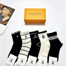 配包装 🌟【一盒5 双】 🌟LV 路易威登 经典字母logo ins超火爆中筒袜,纯棉面料,潮人必备 ,经典配色 个性 配包装 🌟【一盒5 双】 🌟LV 路易威登 经典字母logo ins超火爆中筒袜,纯棉面料,潮人必备 ,经典配色 个性