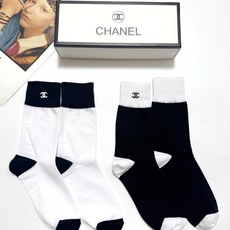 配包装 🌟【一盒2双】 🌟Chanel 香奈儿 经典字母logo 纯棉中筒袜 ,ins超火爆短袜,纯棉面料,潮人必 配包装 🌟【一盒2双】 🌟Chanel 香奈儿 经典字母logo 纯棉中筒袜 ,ins超火爆短袜,纯棉面料,潮人必