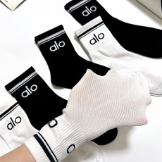 配包装 🌟【一盒5 双】 🌟alo 经典字母logo纯棉短袜 中筒袜 , 男女同款,ins超火爆红人同款,精美纯棉 配包装 🌟【一盒5 双】 🌟alo 经典字母logo纯棉短袜 中筒袜 , 男女同款,ins超火爆红人同款,精美纯棉