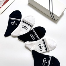 配包装 🌟【一盒5 双】 🌟alo 经典字母logo纯棉短袜 中筒袜 , 男女同款,ins超火爆红人同款,精美纯棉 配包装 🌟【一盒5 双】 🌟alo 经典字母logo纯棉短袜 中筒袜 , 男女同款,ins超火爆红人同款,精美纯棉