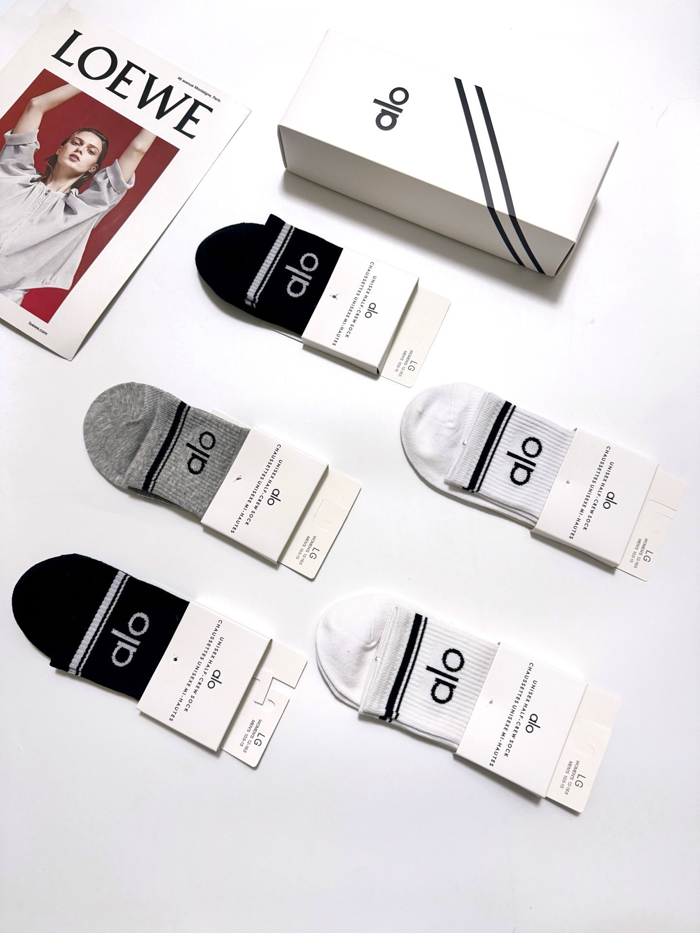 配包装 🌟【一盒5 双】 🌟alo 经典字母logo纯棉短袜 中筒袜 , 男女同款,ins超火爆红人同款,精美纯棉 配包装 🌟【一盒5 双】 🌟alo 经典字母logo纯棉短袜 中筒袜 , 男女同款,ins超火爆红人同款,精美纯棉