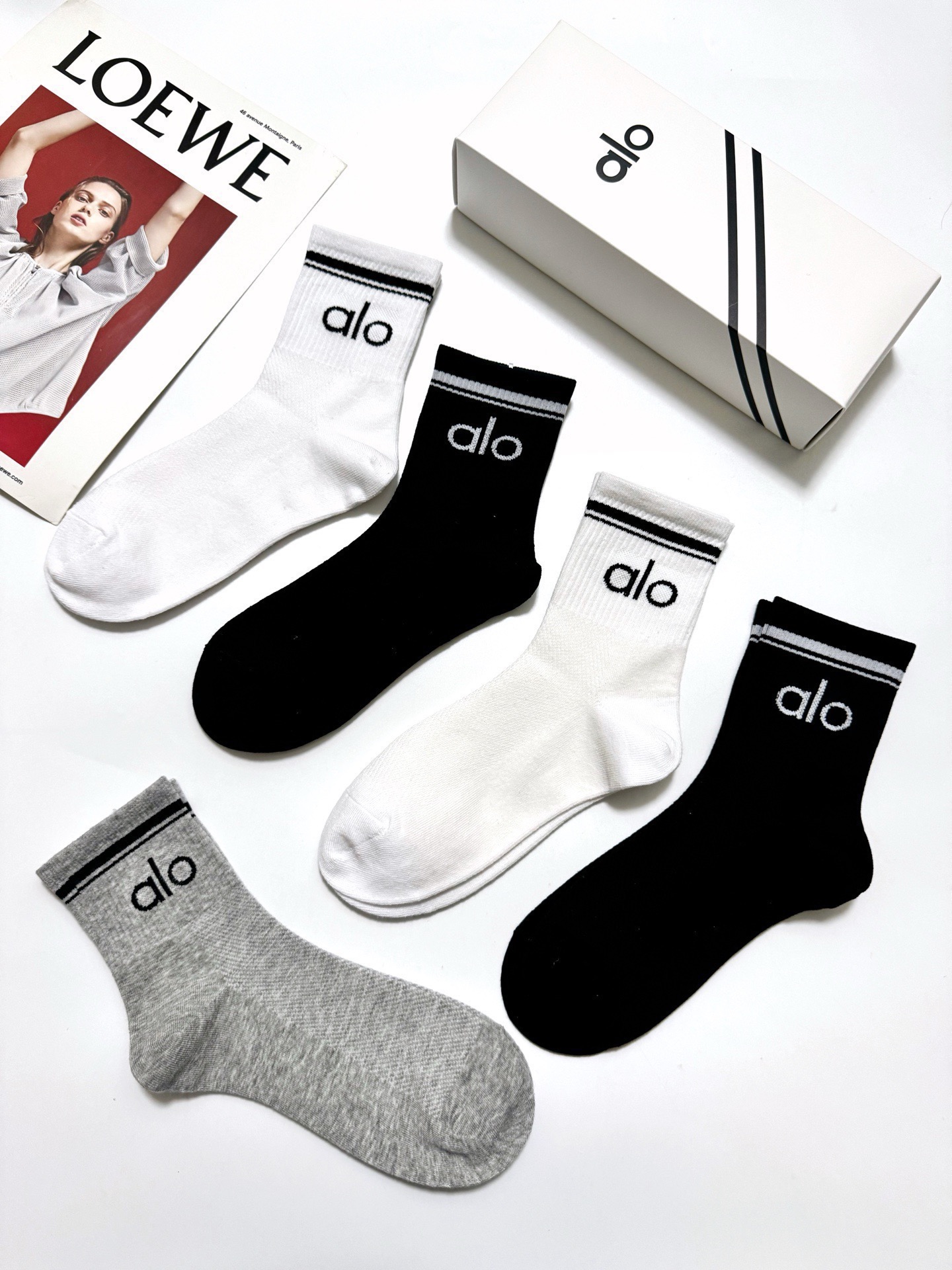 配包装 🌟【一盒5 双】 🌟alo 经典字母logo纯棉短袜 中筒袜 , 男女同款,ins超火爆红人同款,精美纯棉 配包装 🌟【一盒5 双】 🌟alo 经典字母logo纯棉短袜 中筒袜 , 男女同款,ins超火爆红人同款,精美纯棉