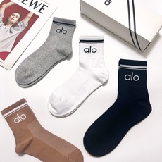配包装 🌟【一盒4双】 🌟alo 经典字母logo纯棉短袜 中筒袜 , 男女同款,ins超火爆红人同款,精美纯棉 面 配包装 🌟【一盒4双】 🌟alo 经典字母logo纯棉短袜 中筒袜 , 男女同款,ins超火爆红人同款,精美纯棉 面