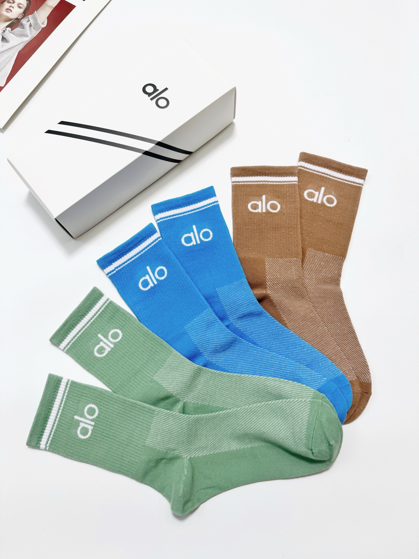 配包装 🌟【一盒3双】  🌟 alo 经典字母logo 纯棉中筒袜   ，ins超火爆小腿短袜，纯棉面料，潮人必备 ，经
