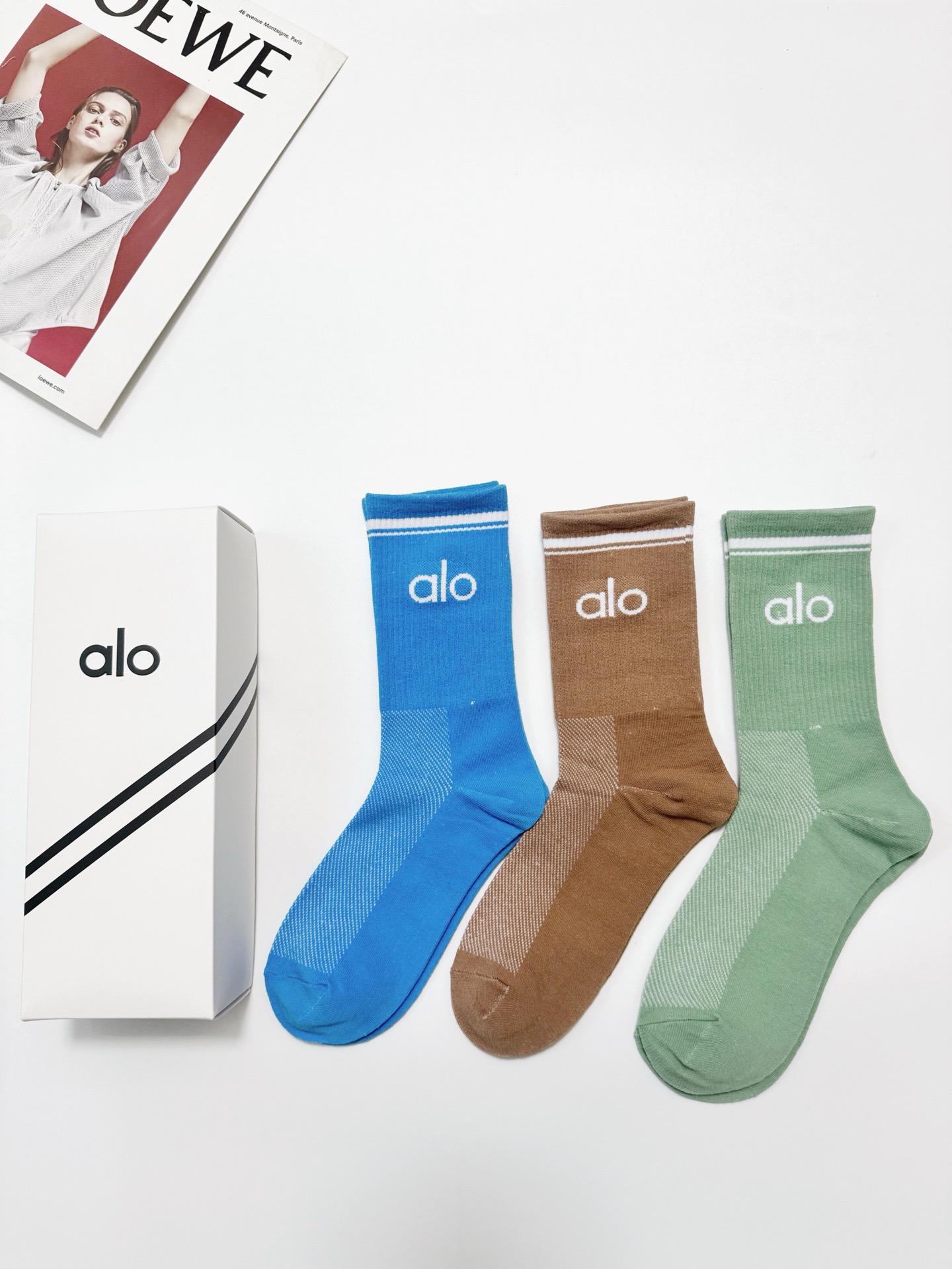 配包装 🌟【一盒3双】  🌟 alo 经典字母logo 纯棉中筒袜   ，ins超火爆小腿短袜，纯棉面料，潮人必备 ，经