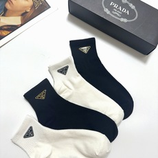 配包装 🌟【一盒4双】 🌟Prada 普拉达 经典字母logo 纯棉中筒袜 经典纯色短袜 🌟ins爆款!专柜在售ing 配包装 🌟【一盒4双】 🌟Prada 普拉达 经典字母logo 纯棉中筒袜 经典纯色短袜 🌟ins爆款!专柜在售ing