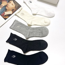 配包装 🌟【一盒5 双】 🌟Dior 迪奥 经典字母logo 纯棉中筒袜 ,ins超火爆空调袜,纯棉面料,潮人必备 , 配包装 🌟【一盒5 双】 🌟Dior 迪奥 经典字母logo 纯棉中筒袜 ,ins超火爆空调袜,纯棉面料,潮人必备 ,