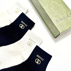 配包装 🌟【一盒4 双】 🌟Gucci 古琦 经典字母logo纯棉中筒袜 🌟ins爆款!专柜在售ing 🌟好看到爆炸 配包装 🌟【一盒4 双】 🌟Gucci 古琦 经典字母logo纯棉中筒袜 🌟ins爆款!专柜在售ing 🌟好看到爆炸