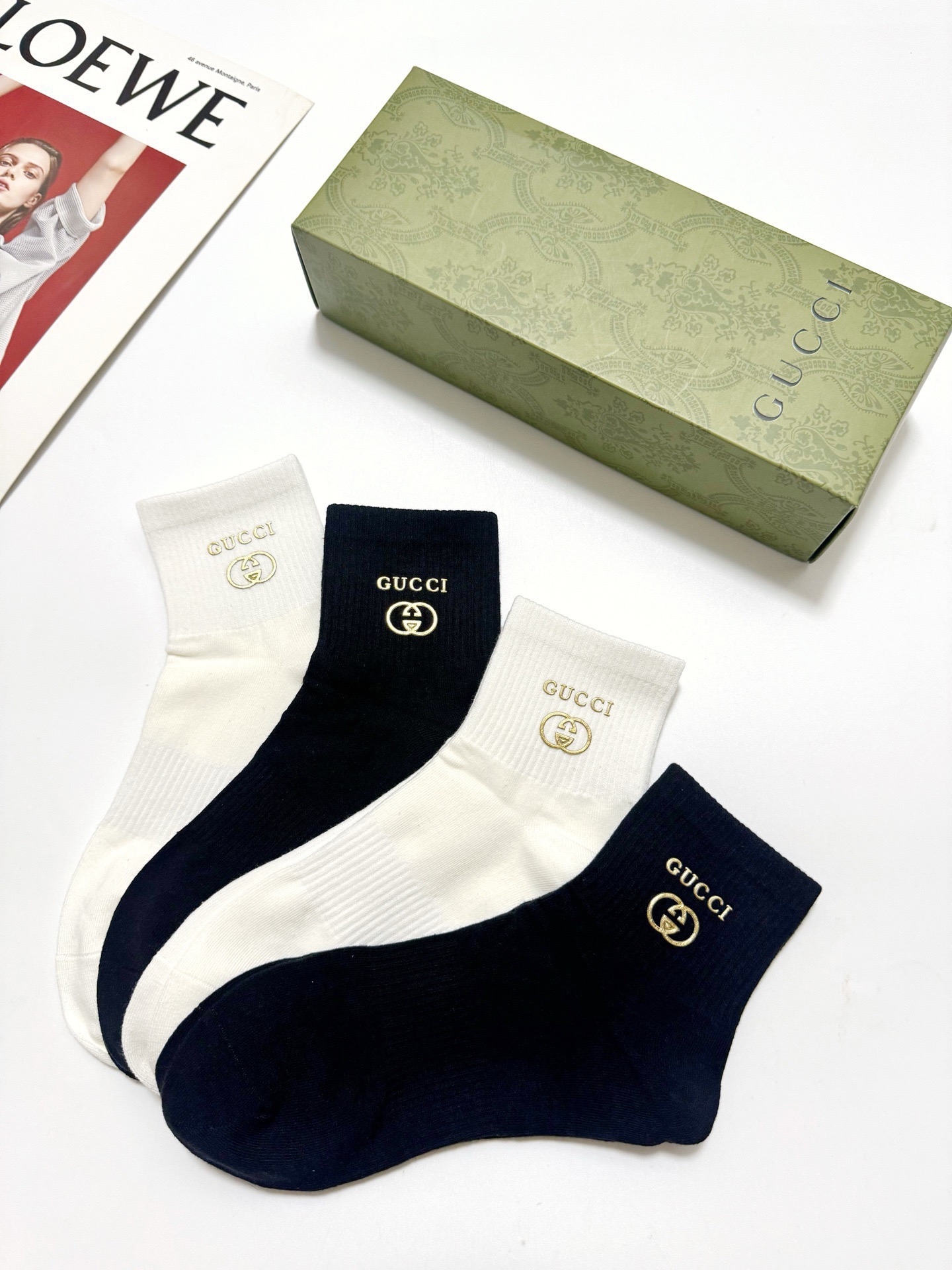 配包装 🌟【一盒4 双】 🌟Gucci 古琦 经典字母logo纯棉中筒袜 🌟ins爆款!专柜在售ing 🌟好看到爆炸 配包装 🌟【一盒4 双】 🌟Gucci 古琦 经典字母logo纯棉中筒袜 🌟ins爆款!专柜在售ing 🌟好看到爆炸