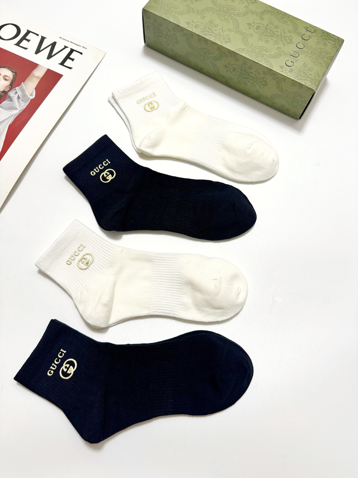 配包装 🌟【一盒4 双】 🌟Gucci 古琦 经典字母logo纯棉中筒袜 🌟ins爆款!专柜在售ing 🌟好看到爆炸 配包装 🌟【一盒4 双】 🌟Gucci 古琦 经典字母logo纯棉中筒袜 🌟ins爆款!专柜在售ing 🌟好看到爆炸
